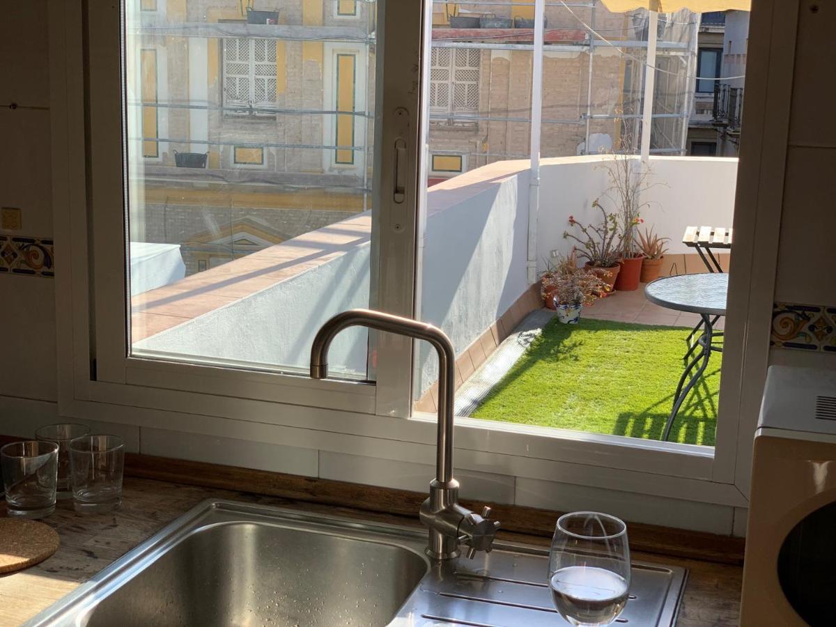 Stunning Attic With Private Terrace And Parking Optional Apartman Sevilla Kültér fotó